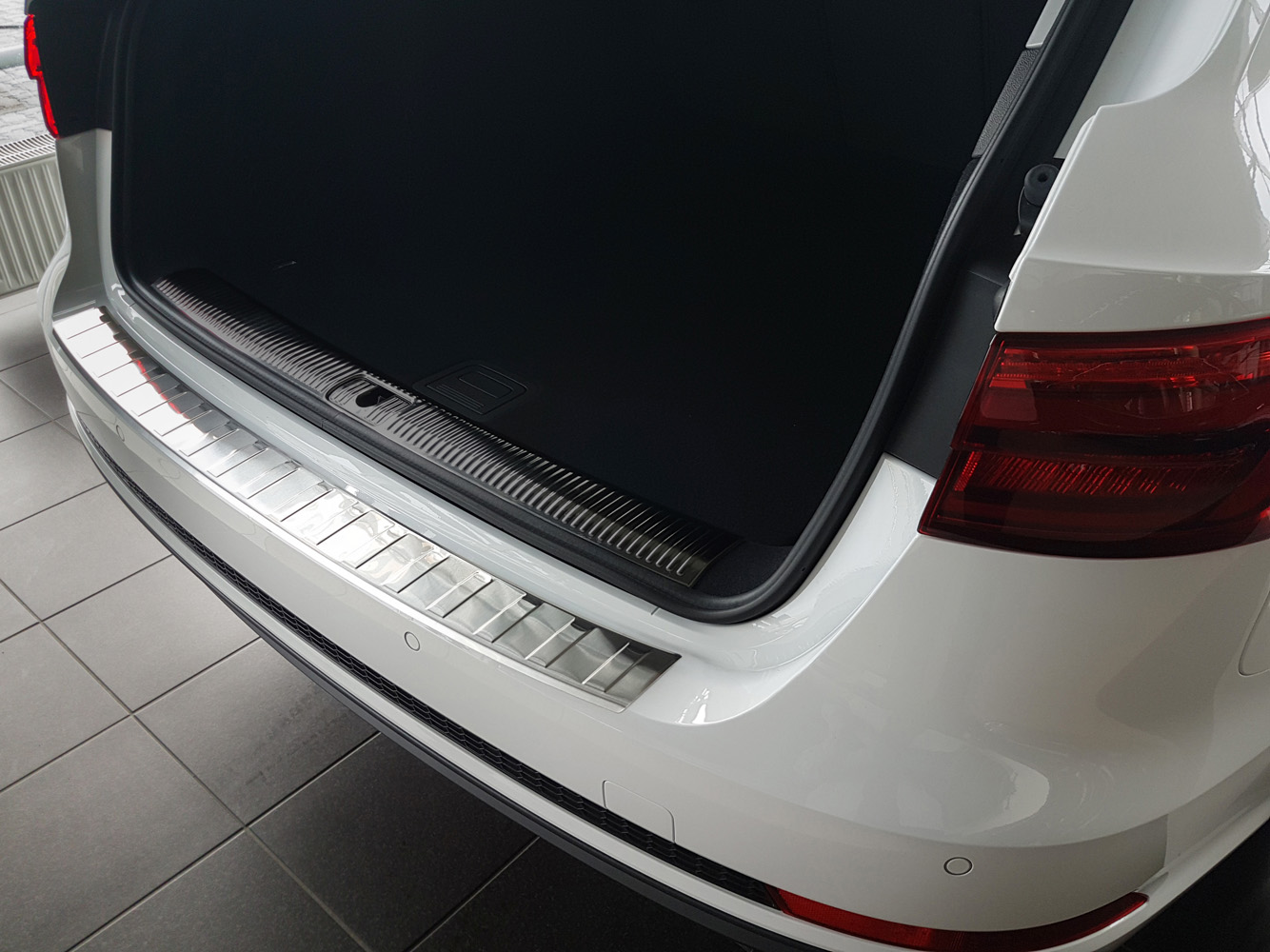 Ladekantenschutz für Audi A4 B9 Avant Allroad 2016-2018 Edelstahl Schwarz 