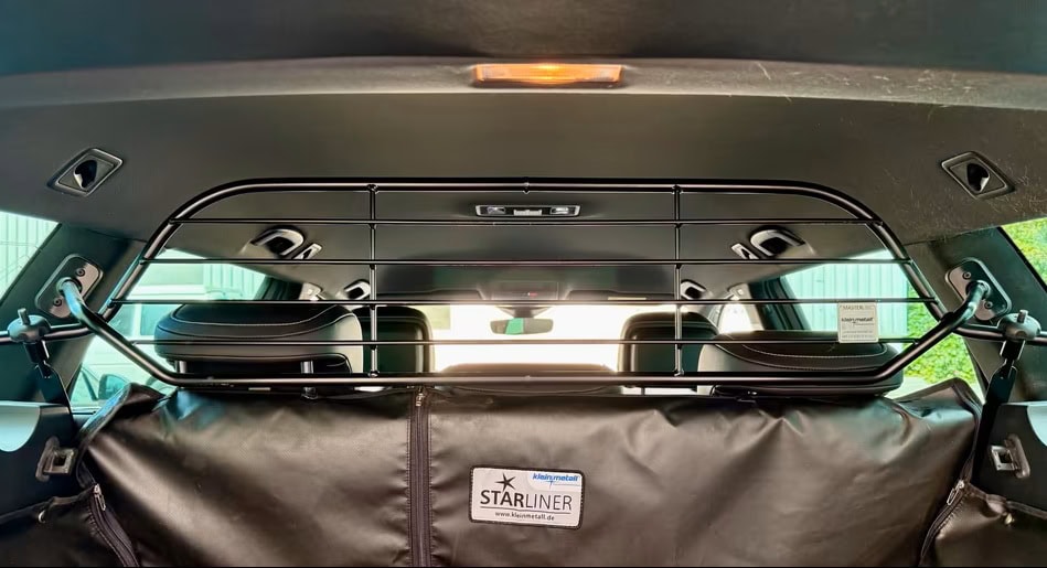 Hundegitter VW Passat Variant B8 – KI-bearbeitet