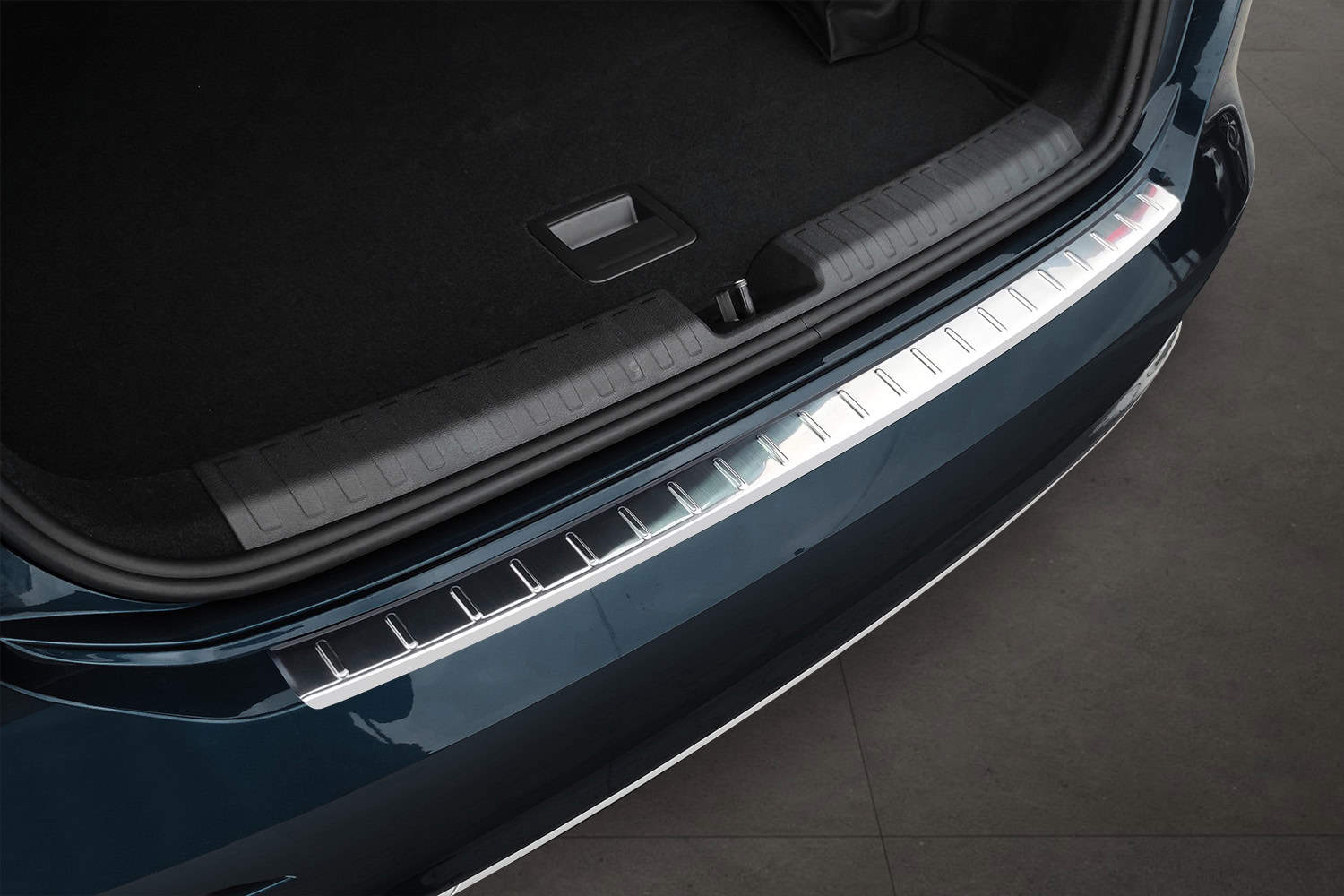SHOP  Lackschutzfolie Für Audi A3 Sportback (Typ 8Y / S3 ab Bj. 07/2020)  passende Ladekantenschutz Folie Ladekantenschutz Transparent (150µm)