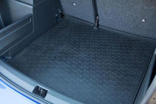 Passgenau Kofferraumwanne geeignet für Skoda Fabia III Kombi ab 2013 ideal angepasst schwarz Kofferraummatte Gurtschoner